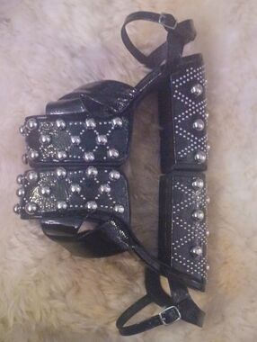 JEFFREY CAMPBELL "CURRIE" PATENT LEATHER SILVER STUD PLATFORMS sz.9